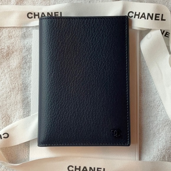 ๐๐น๐ CHANEL PASSPORT COVER ๐๐น๐ NWT ๐๐น๐ - Picture 9 of 16